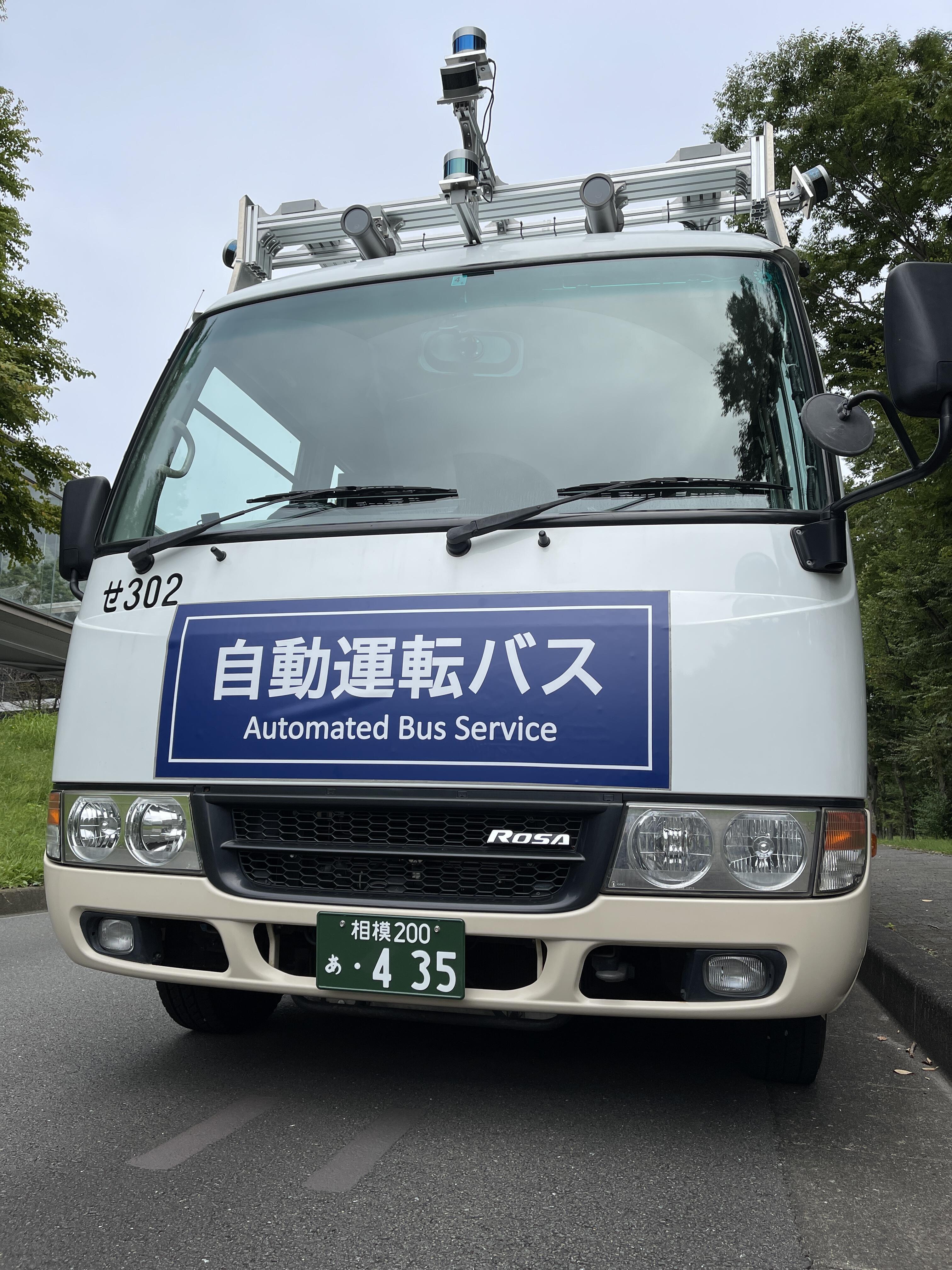 自動運転バスの写真