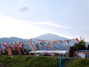 春、大山遠景