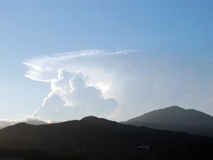 夏、大山遠景