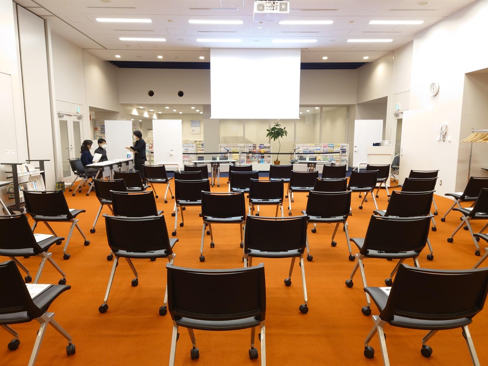 本館学び⇔交流エリア