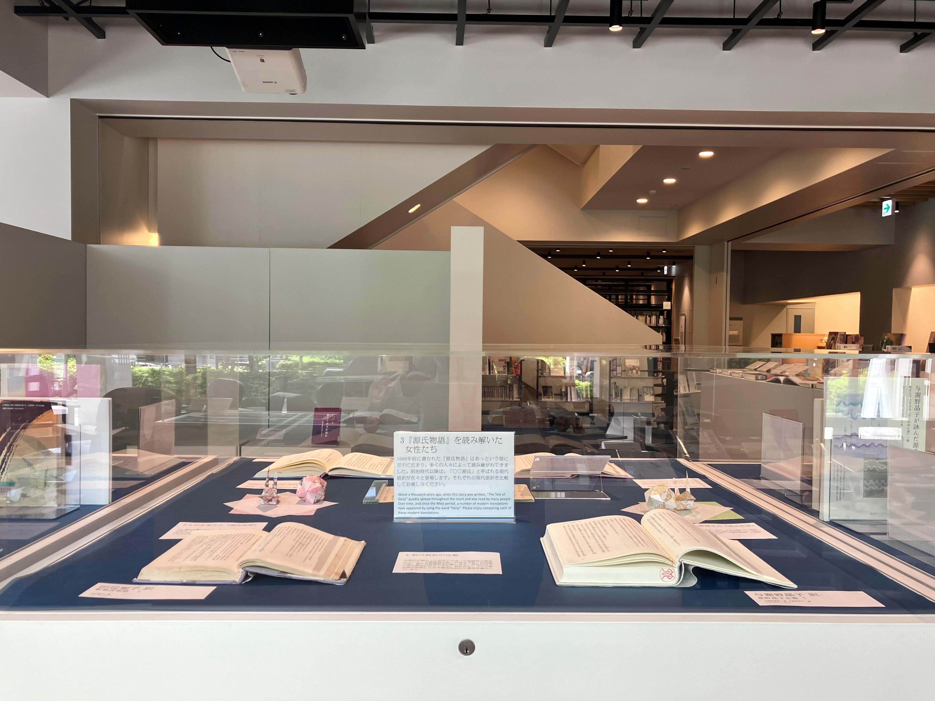 企画展示「源氏物語を取り巻く女性たちと文化」会場の様子2