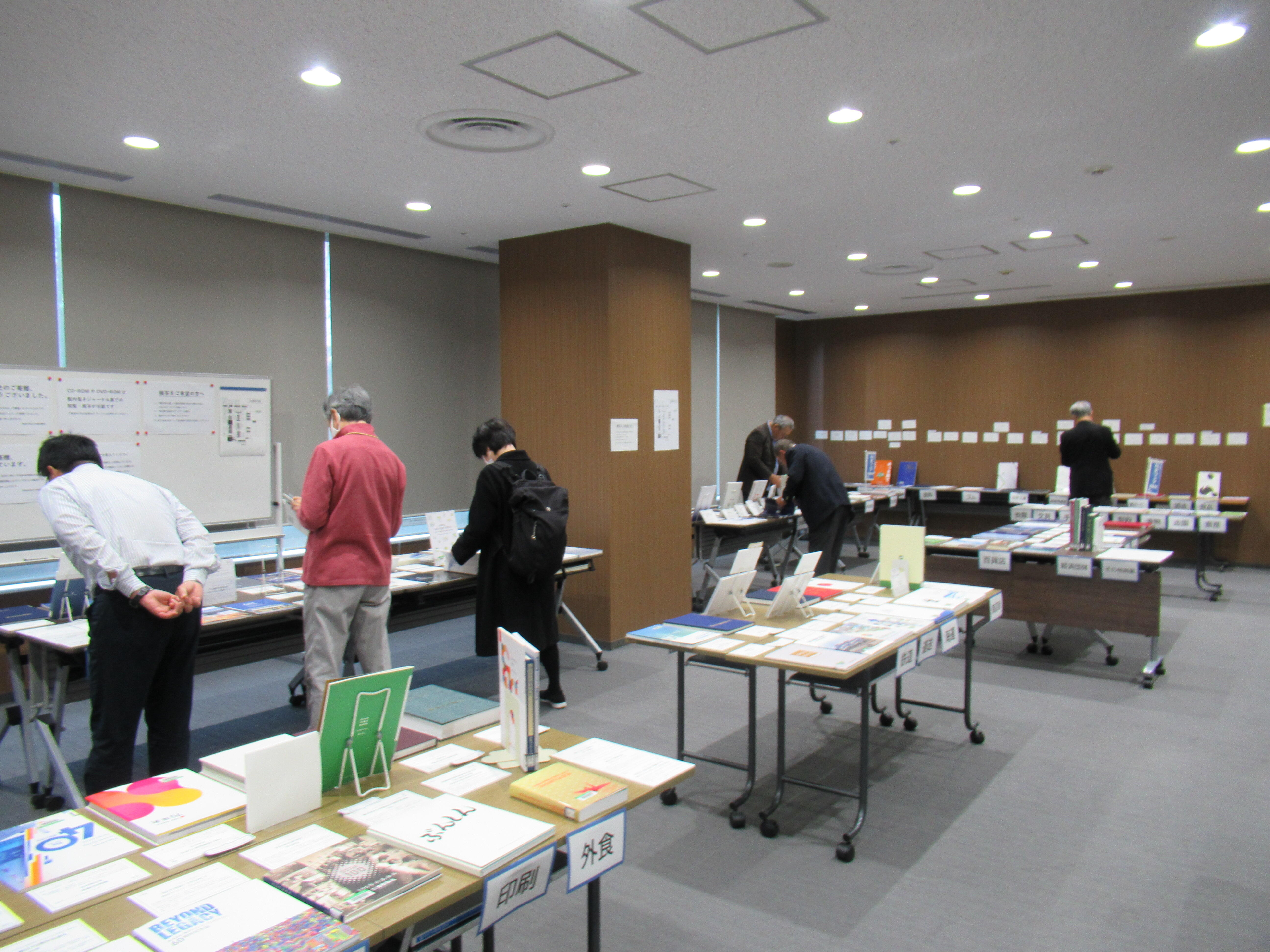 社史フェア2025会場写真2.JPG