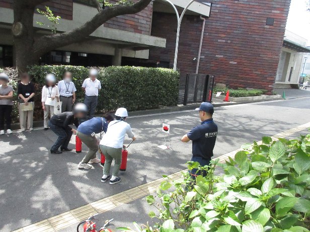 写真:消火器操作訓練