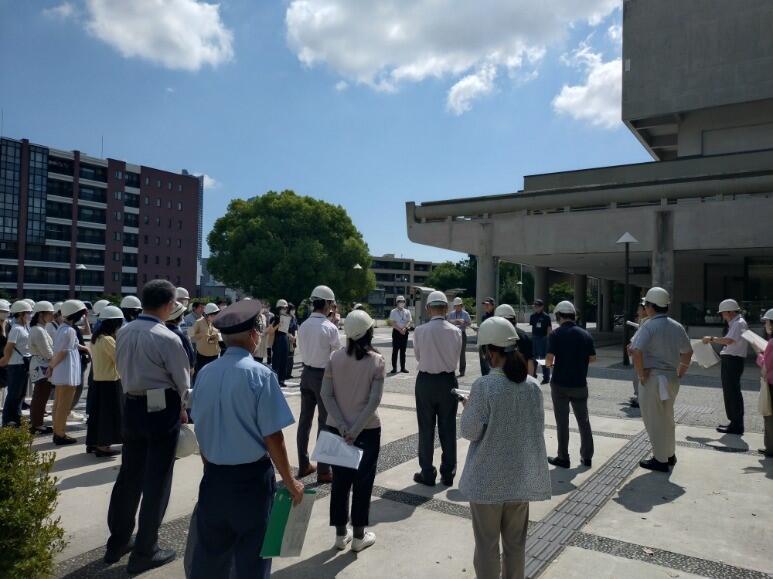 写真:避難誘導訓練の様子