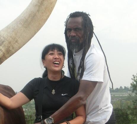 ルダシングワ真美氏、ガテラ・ルダシングワ・エマニュエル氏写真