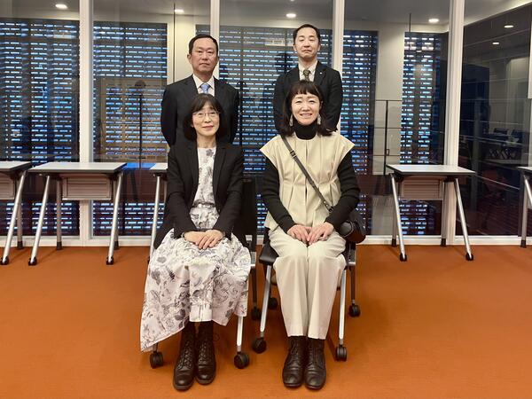 神奈川県立図書館本館視察の様子